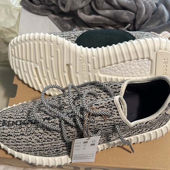 Yeezy turtle dove size 12.5 - Picture 2 of 3